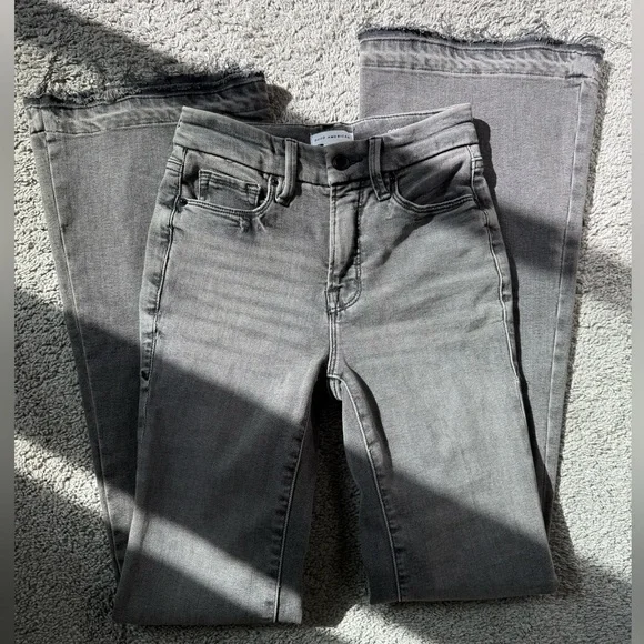 Good American Good Legs Flare Jeans in Black338 - Picture 3 of 9